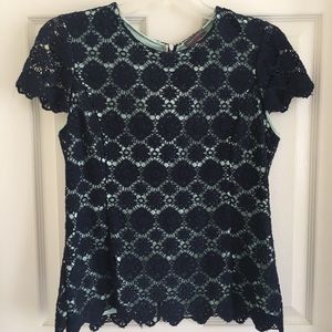 Vince Camuto lace/crochet back zipper. Size MP